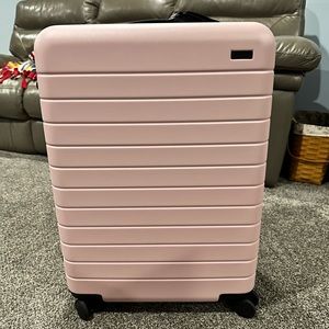 NEW Away The Medium Luggage in Blush